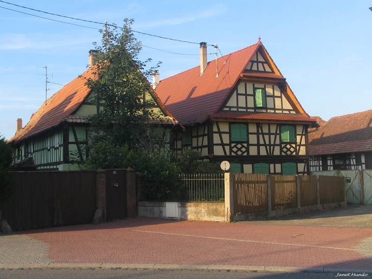 Maison du vieux village    rue du Gl de Gaulle - Mundolsheim