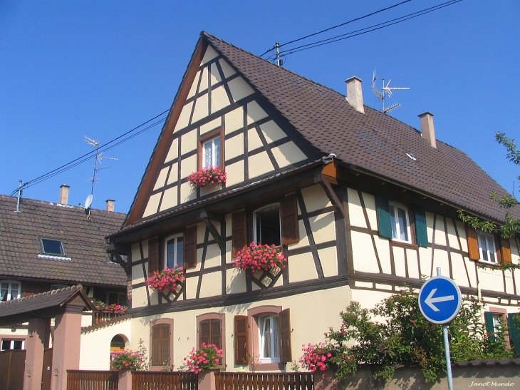 Ancienne maison du village   rue Petite - Mundolsheim