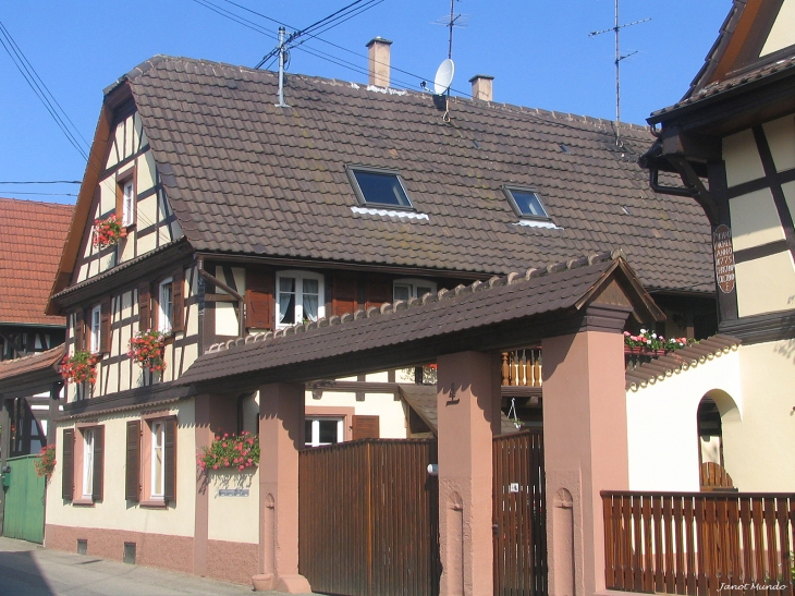 Ancienne maison du village   rue Petite - Mundolsheim