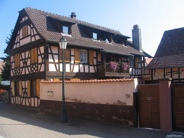 Ancienne maison du village   rue Schreiber - Mundolsheim