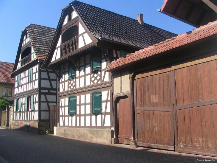 Ancienne maison du village   rue Schreiber - Mundolsheim