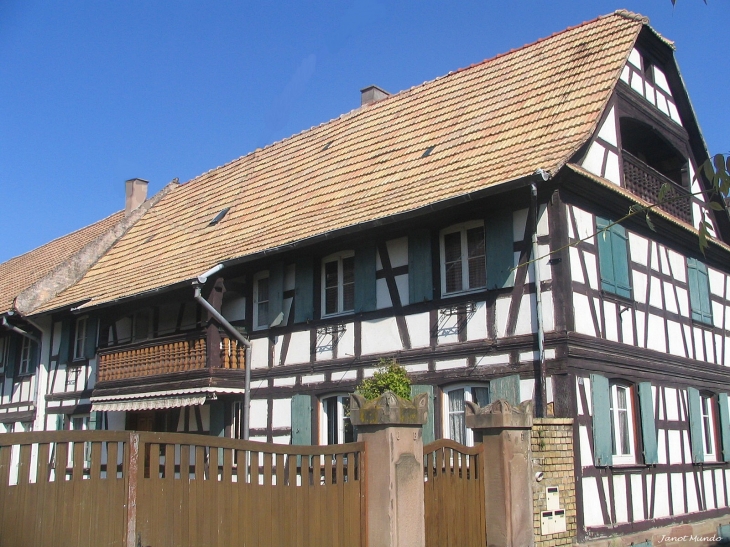 Ancienne maison du village   rue Schreiber - Mundolsheim