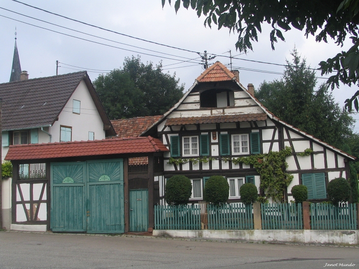 Ancienne maison du village   Grand rue de l'Eglise - Mundolsheim