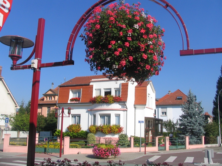 Maison fleurie    rue de la Gare - Mundolsheim