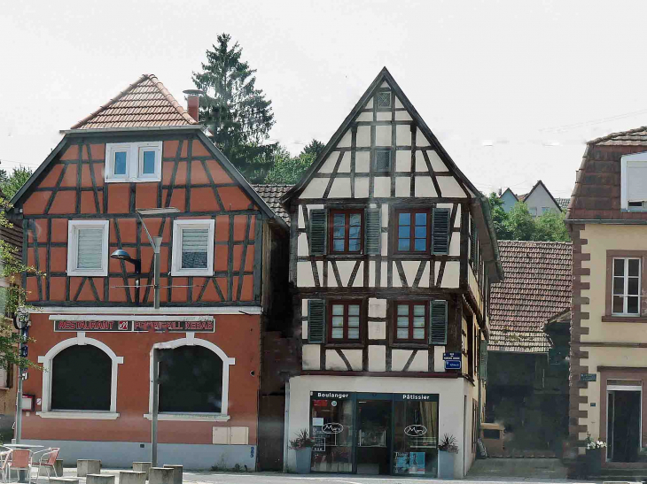 Maisons alsaciennes rue du Maréchal Leclerc - Niederbronn-les-Bains