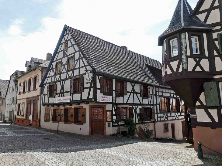 Maison à oriel dans le village - Oberbronn