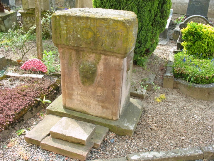 Tombe  = motifs - Oermingen