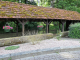 lavoir au bord du ruisseau