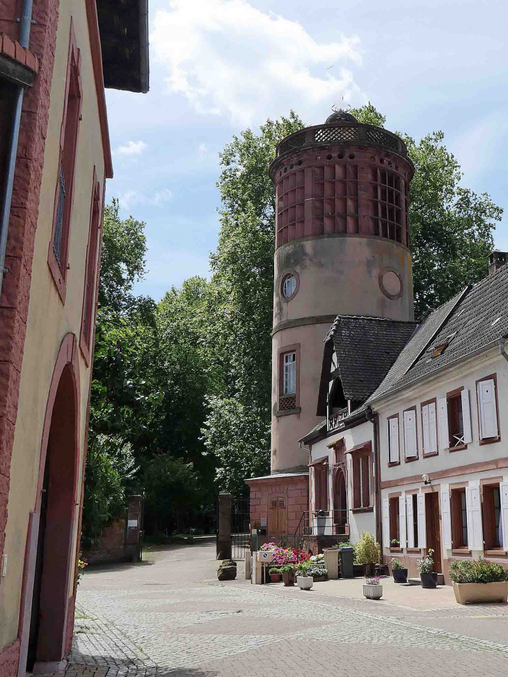 Maison et ancienne tour des remparts - Reichshoffen