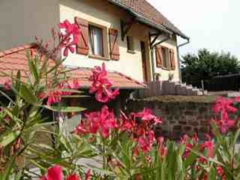 Une maison fleurie a Riedseltz