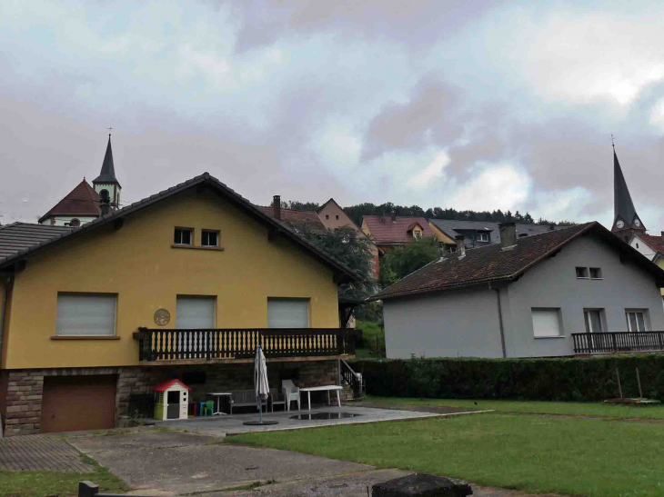 Vue sur le village et ses deux clochers - Rosteig