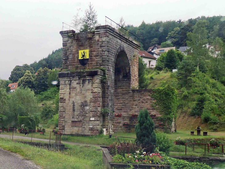 Ancien viaduc de chemin de fer - Rosteig