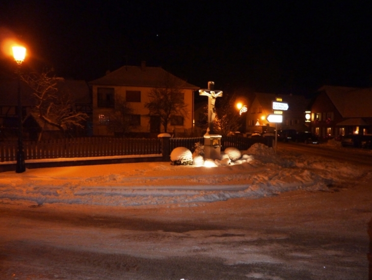 Calvaire au centre du village - Salmbach