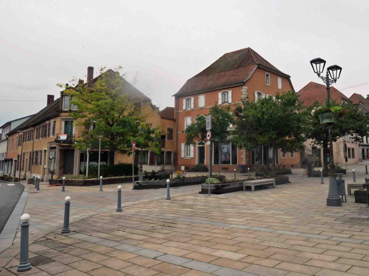 Arrivée sur la place - Sarre-Union