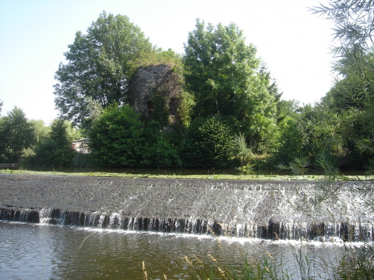 Ancienne tour de fortification du 11ème siècle(Sarre) - Sarrewerden