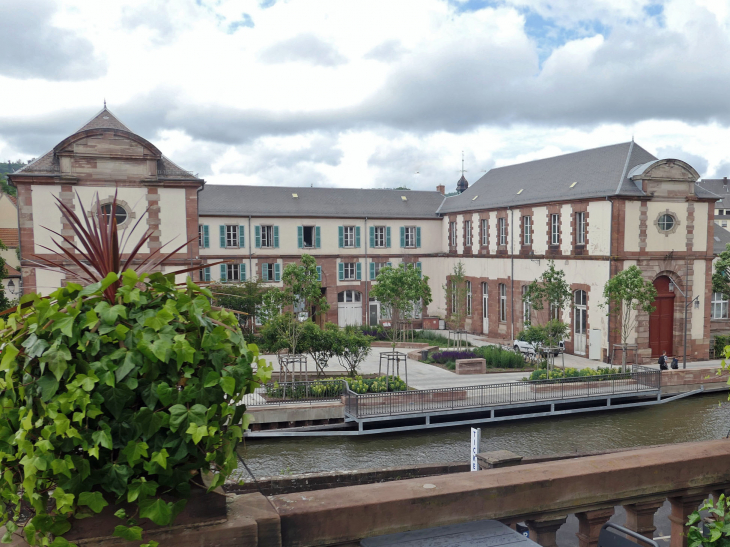 Quai du canal : l'école de musique - Saverne