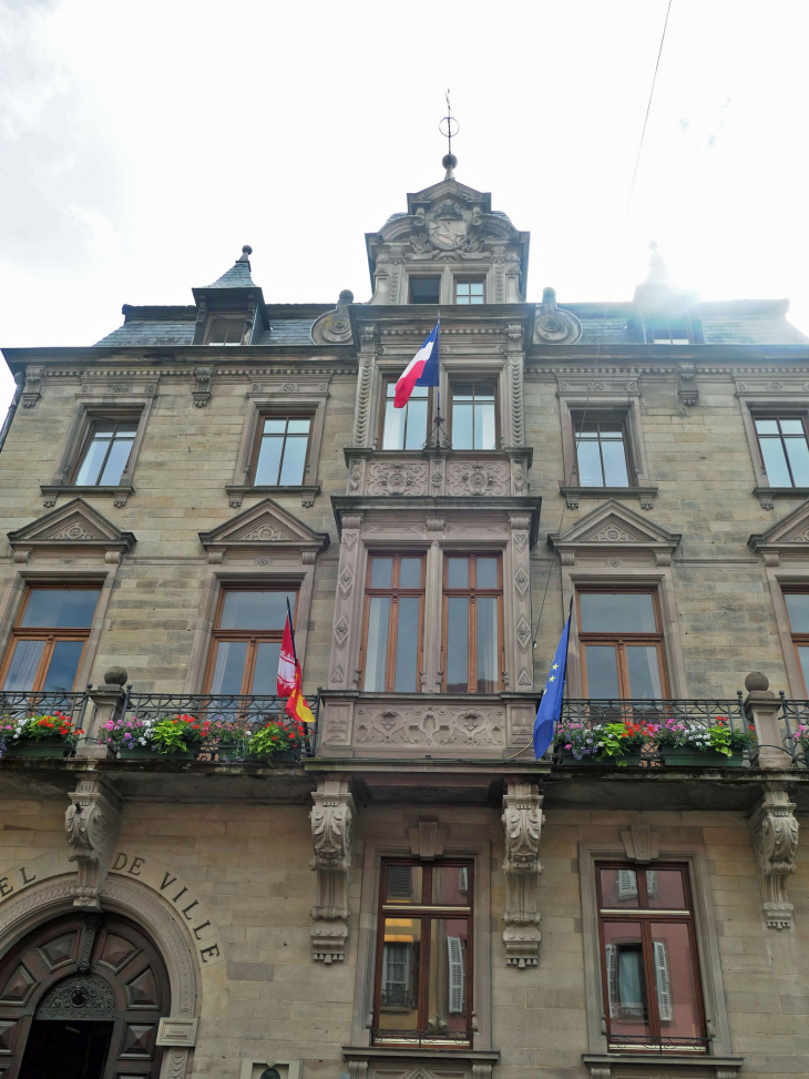 L'hôtel de ville dans la Grand Rue - Saverne