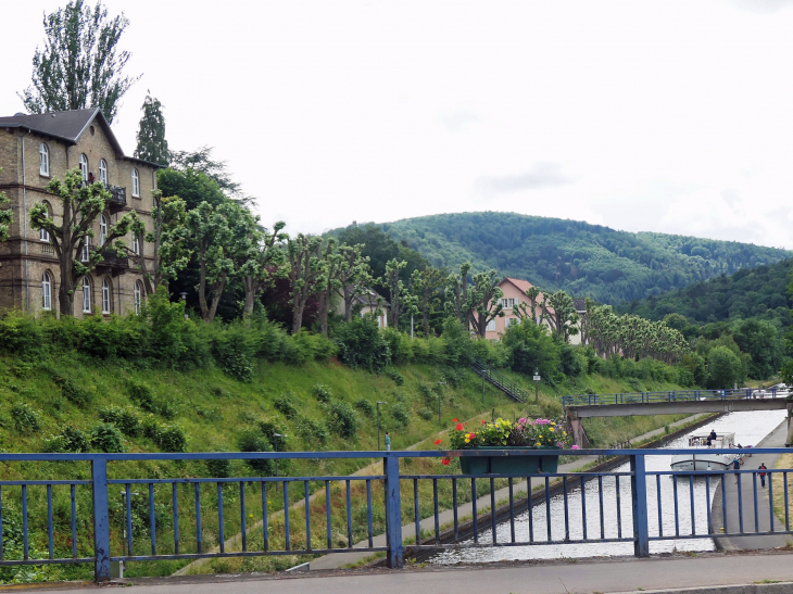 Le canal de la Marne au Rhin vers la montagne vosgienne - Saverne