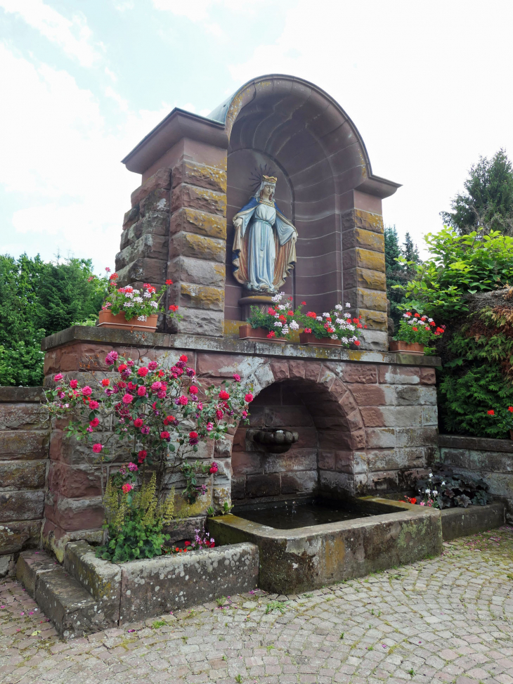 Obersteigen : chapelle Sainte Marie de l'Assomption fontaine - Wangenbourg-Engenthal