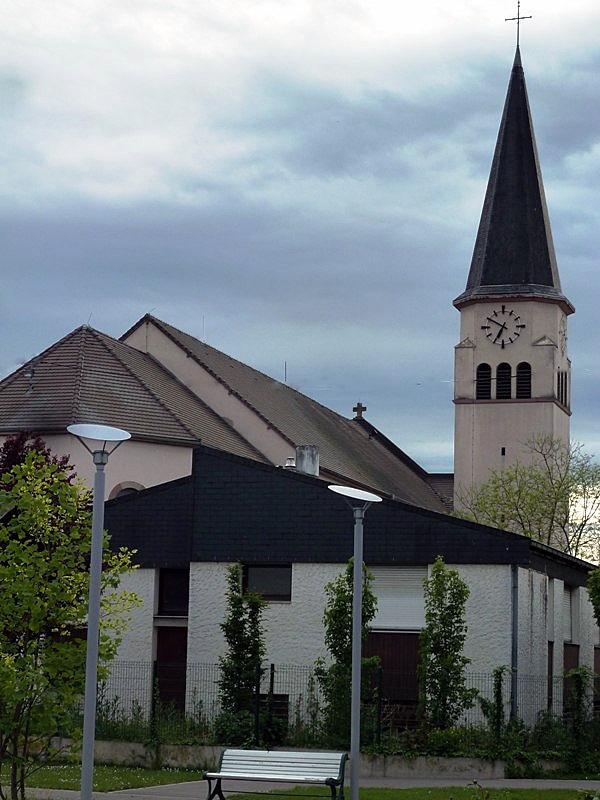 Vers l'église - Biesheim