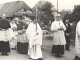 Procession lors de la venue de l'évéque Mg Weber