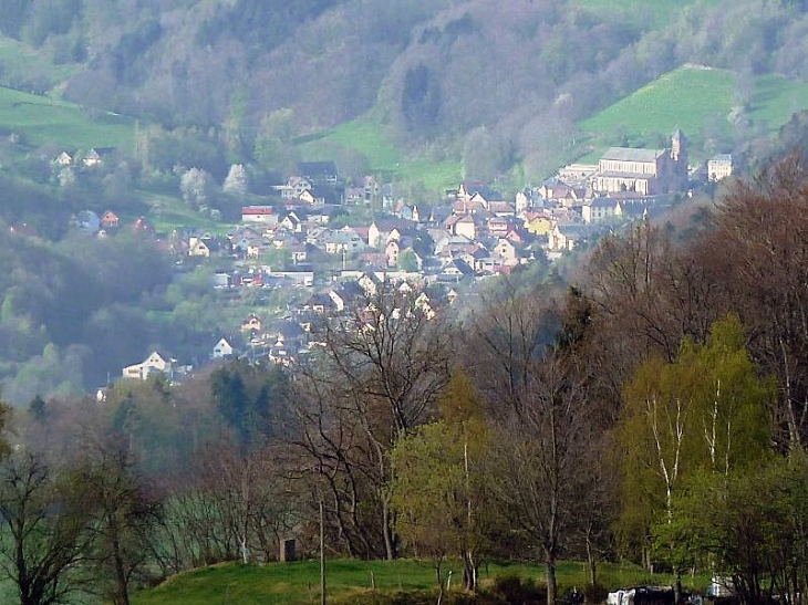 Le village vu du belvédère du col - Fréland