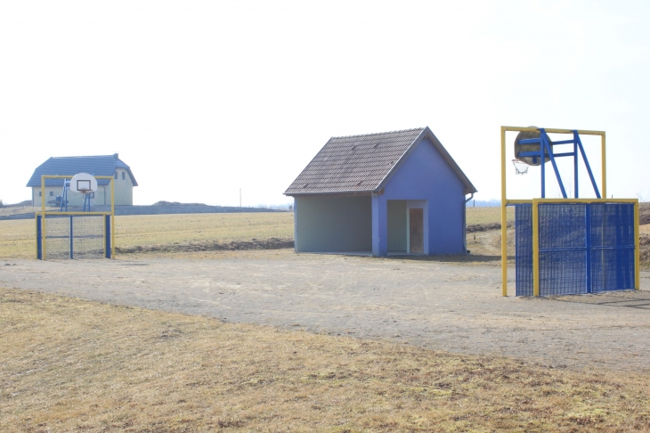 Le terrain de Basket et de Hand-Ball - Hecken