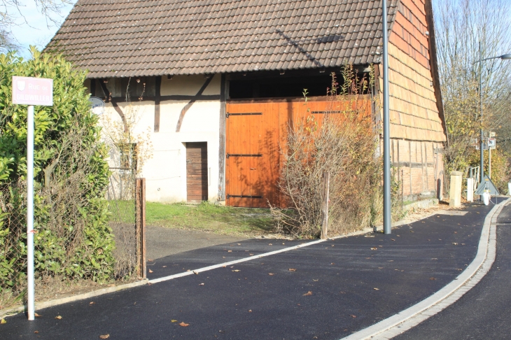 Asphalte trottoirs et lampadaires - Hecken