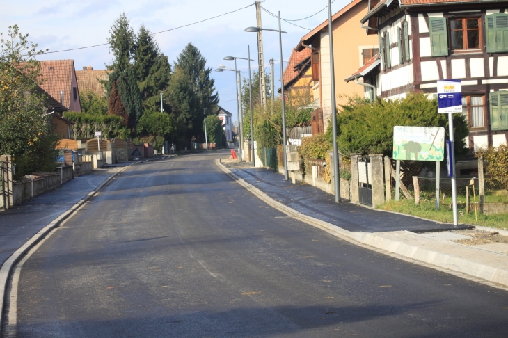 Asphalte trottoirs et lampadaires - Hecken