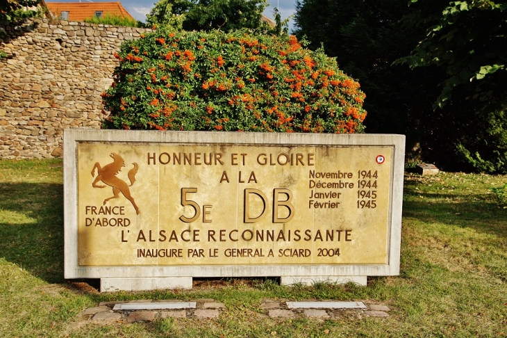 Honneur et Gloire a la 5 Em DB - Kientzheim