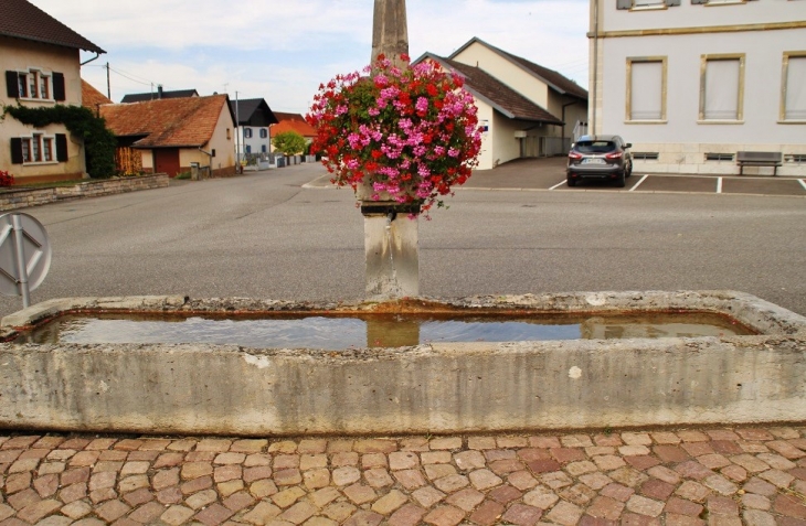 Fontaine-Abreuvoir - Kœstlach