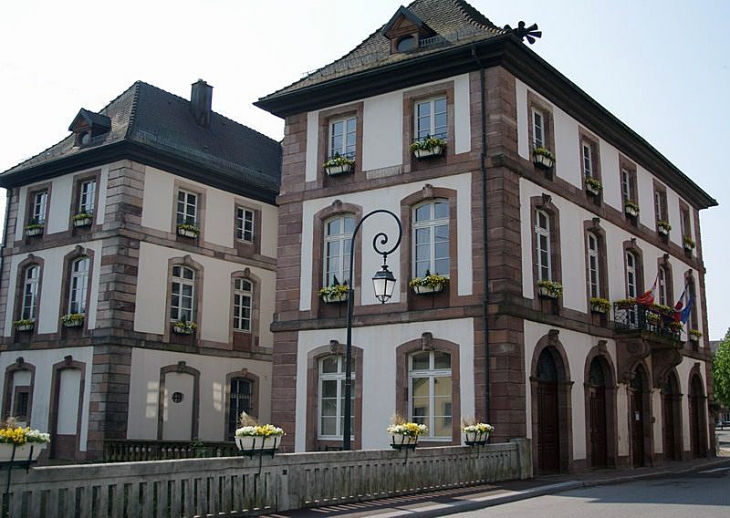 L-hotel-de-ville. Le 1er Janvier 2016, les communes Masevaux et Niederbruck ont fusionné pour former la nouvelle commune Masevaux -Niederbruck