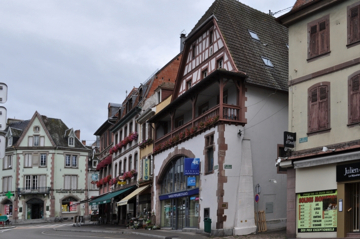 L'ancienne grange dîmière (occupée par la banque), rue de la République - Munster