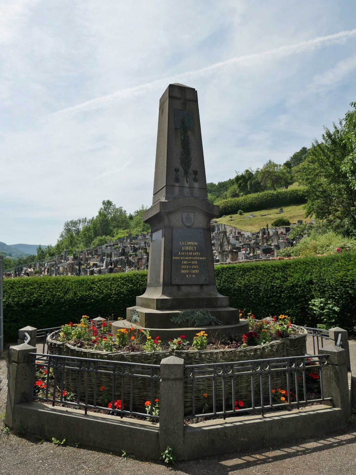 Le monument aux morts devant le cimetière - Orbey