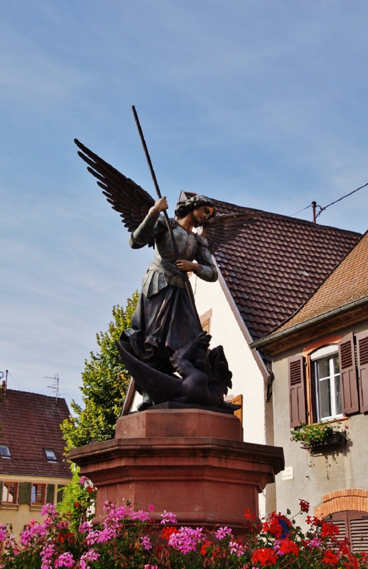 Fontaine ( détail ) - Pfaffenheim