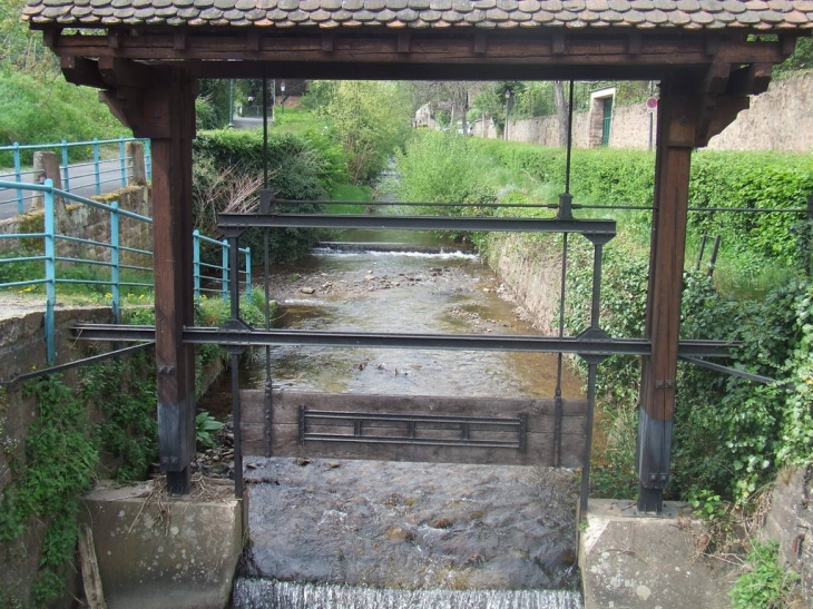 Ruisseau de la Strend, qui passe sur toute la ville de haut en bas soit par des ruisseaux soit sur toute la largeur de la ville - Ribeauvillé