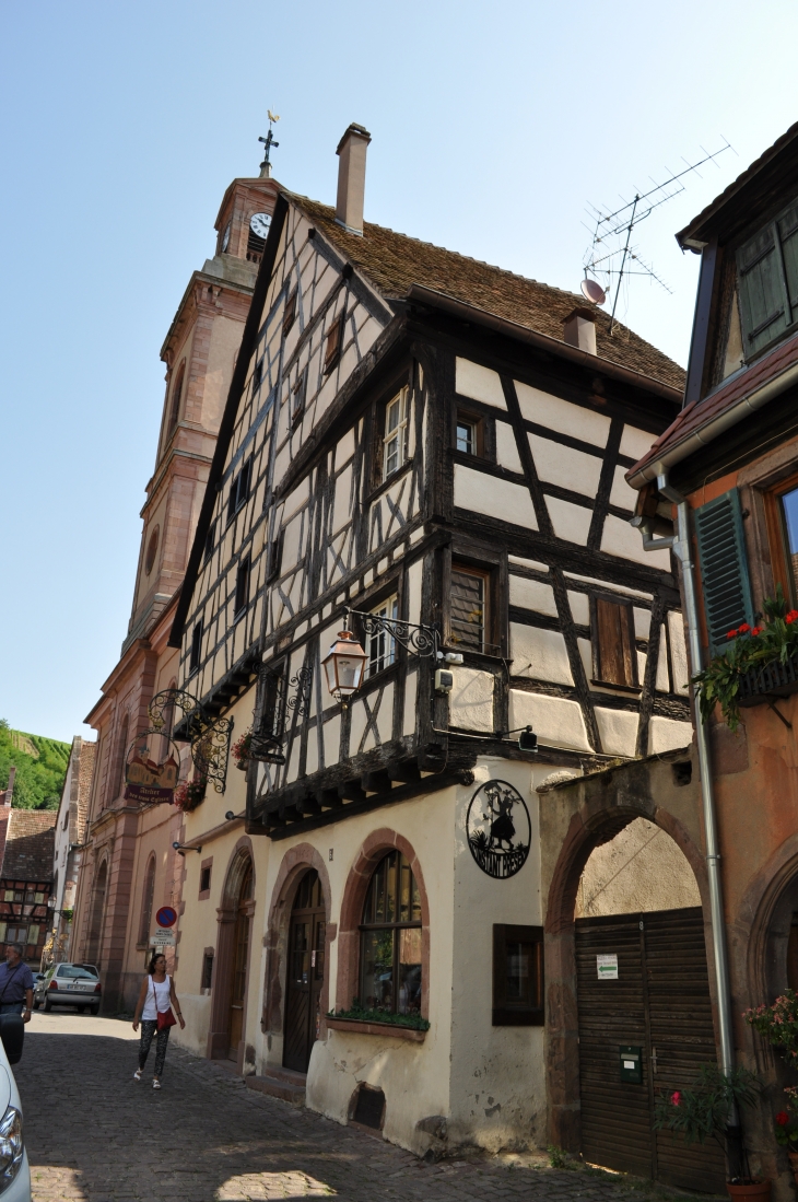 La place des Trois Eglises - Riquewihr