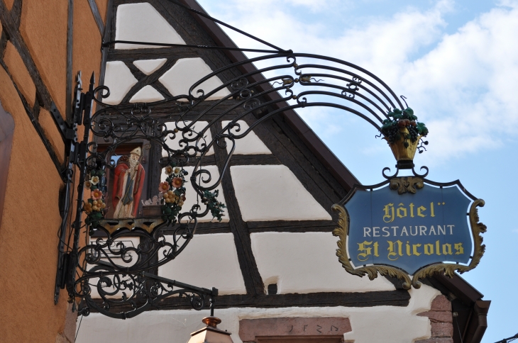 L'enseigne de l'hôtel Saint-Nicolas - Riquewihr