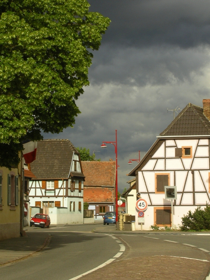 Soir d'orage dans la Grand Rue - Sundhoffen