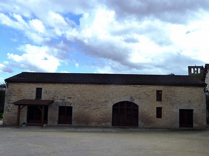 La salle des fêtes et le clocher - Allas-les-Mines