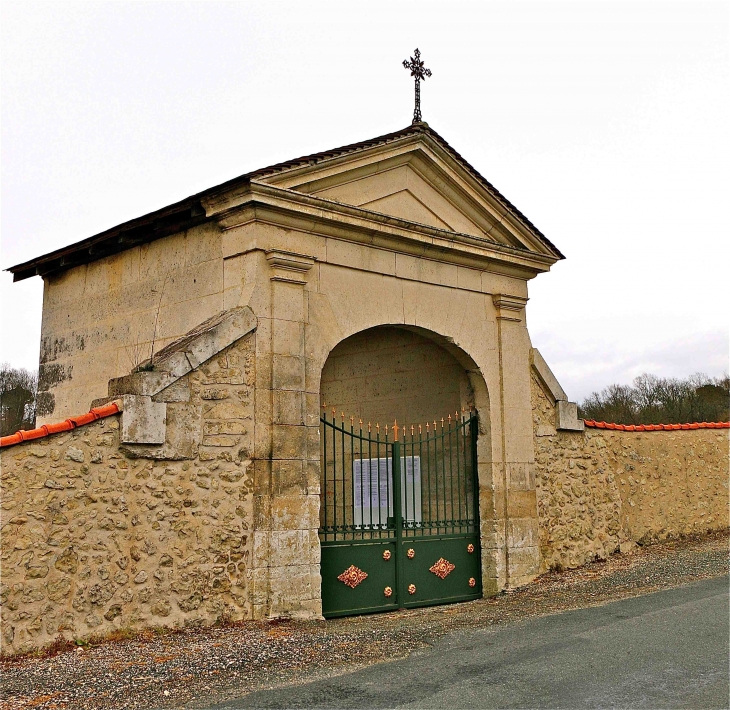 L'entrée du cimetière - Allemans