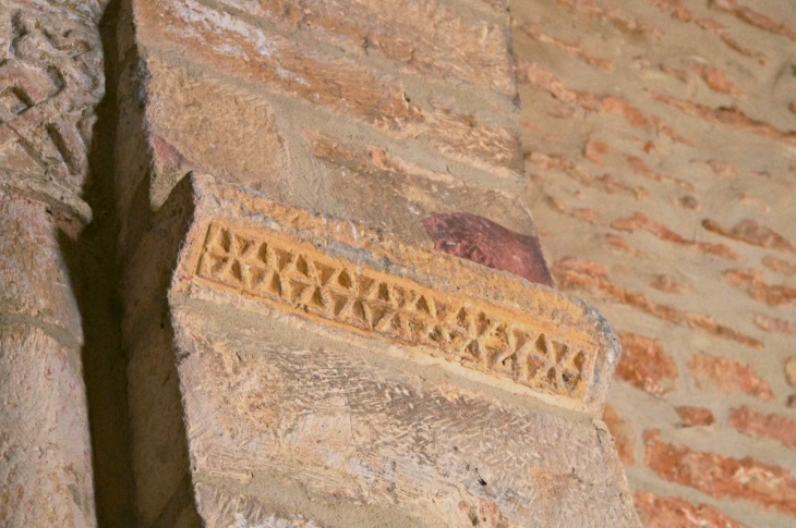 Frise sculptée du choeur : église Saint-Etienne. - Archignac