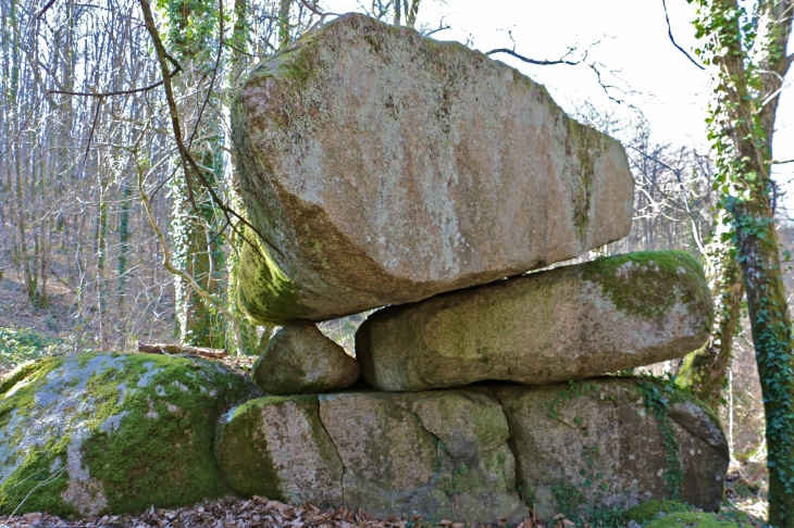 Le Roc du Poperdu. - Augignac