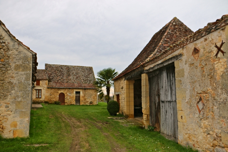 Ancienne ferme. - Baneuil