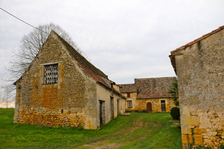 Ancienne ferme. - Baneuil