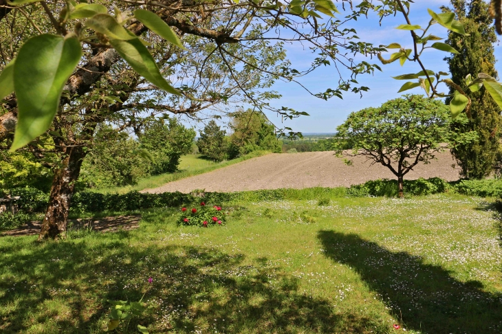 Près de l'église Saint Blaise. - Bardou