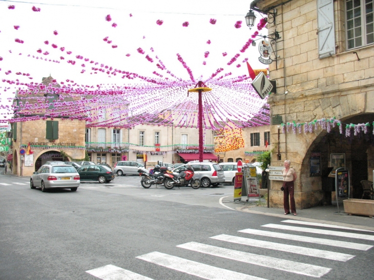 CENTRE VILLE EN  FETE - Beaumont-du-Périgord