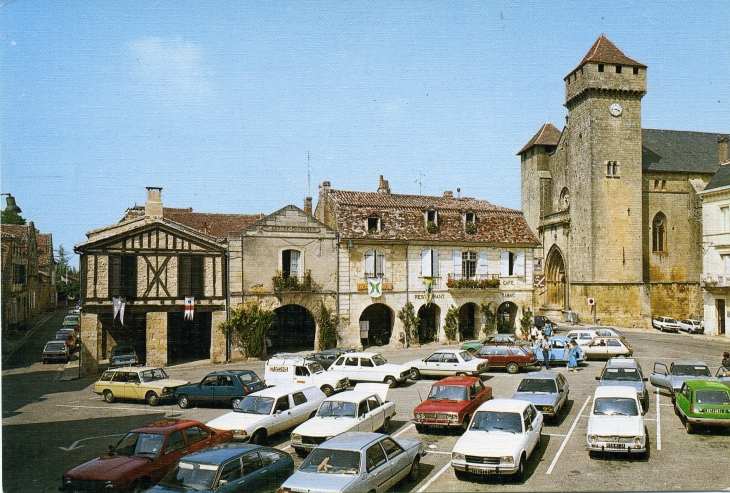 La place des Arcades (carte postale de 1990) - Beaumont-du-Périgord