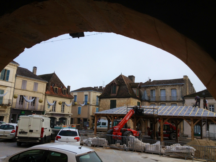 Le centre ville en travaux. - Beaumont-du-Périgord