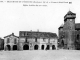 Eglise fortifiée du XIVe siècle, vers 1910 (carte postale ancienne).